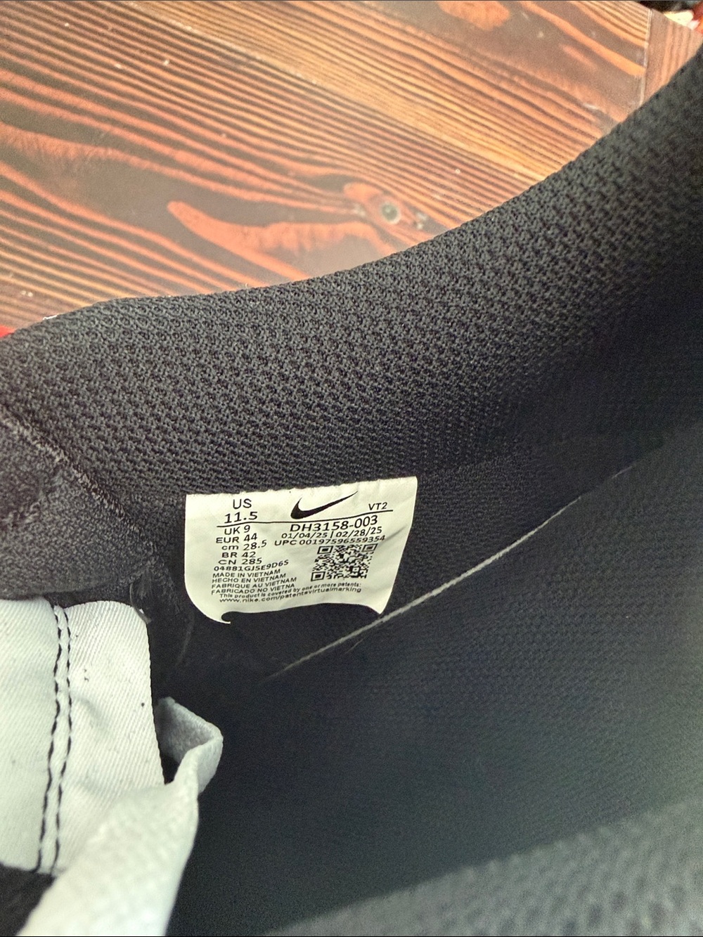Nike Women's Black and White Low-Top Sneakers - Picture 4 of 8